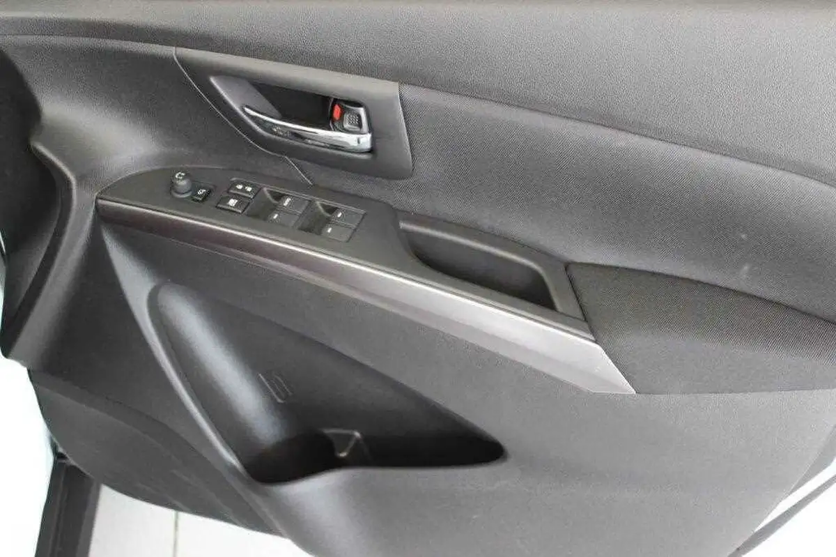 2025-suzuki-s-cross-14-boosterjet-motion-big-17