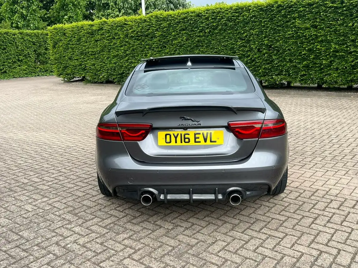 2016-jaguar-xe-20i-r-sport-240ps-big-7
