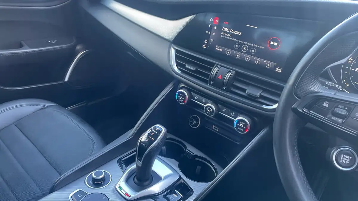 2022-alfa-romeo-giulia-20-sprint-197bhp-big-19