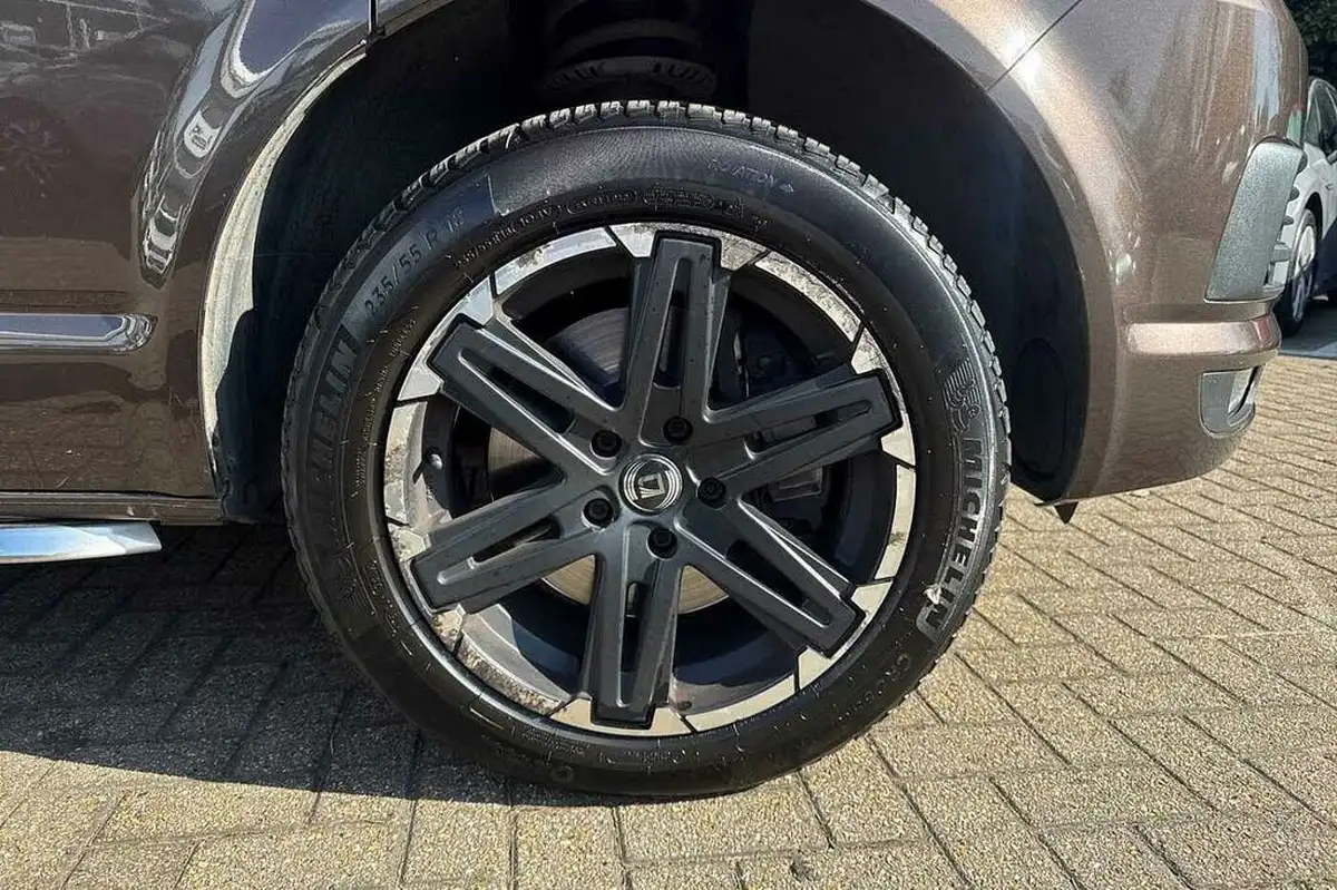 2017-volkswagen-transporter-20tdi-t32-highline-bmt-swb-150pseu6-kombi-dsg-big-4