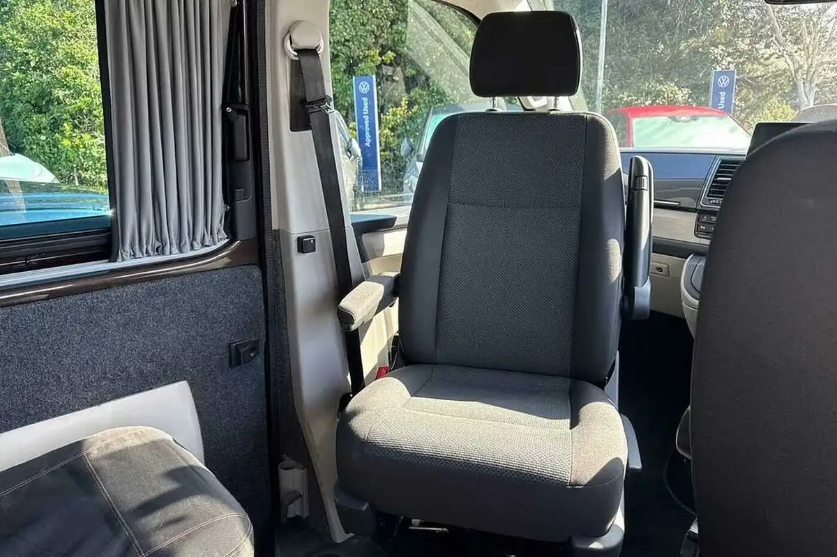 2017-volkswagen-transporter-20tdi-t32-highline-bmt-swb-150pseu6-kombi-dsg-big-25