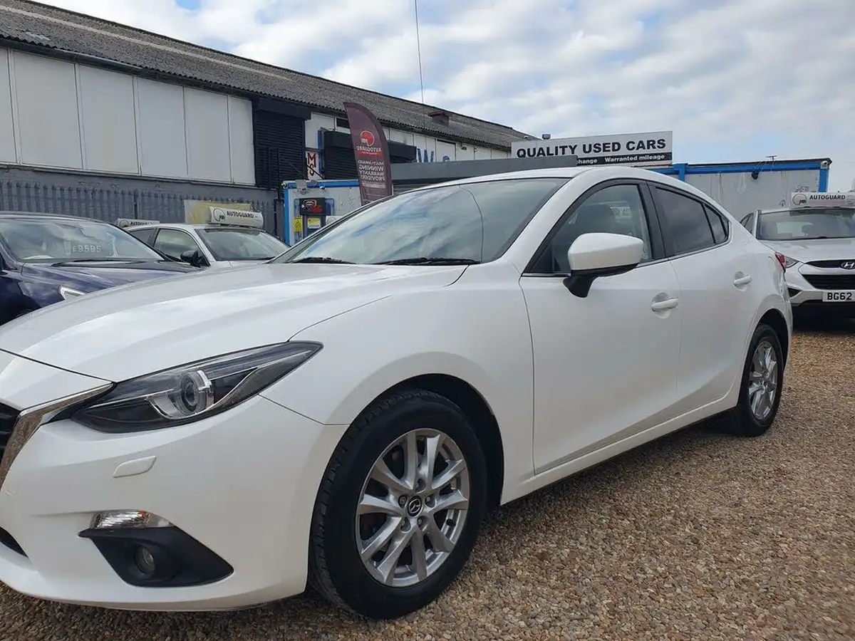 2015-mazda-mazda3-20-se-l-fastback-4d-big-5