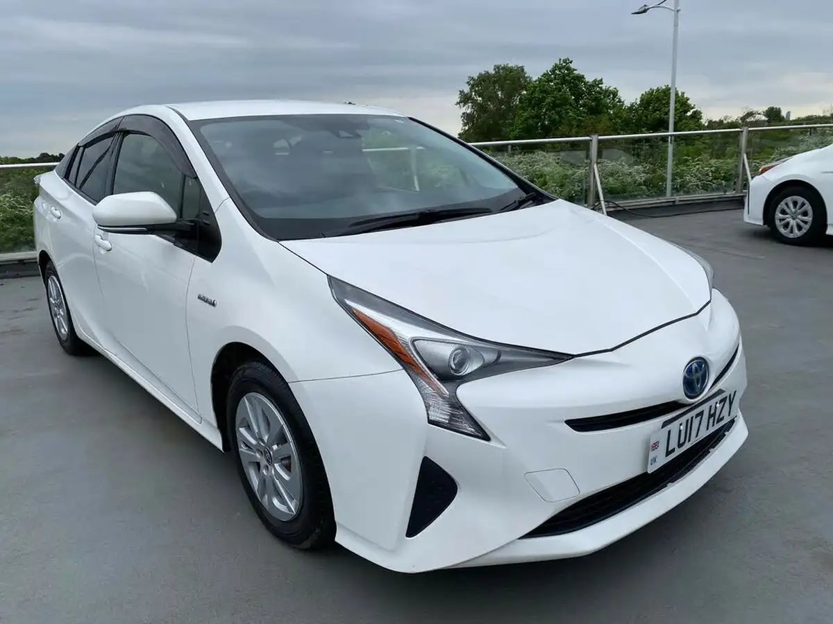 2017-toyota-prius-big-3