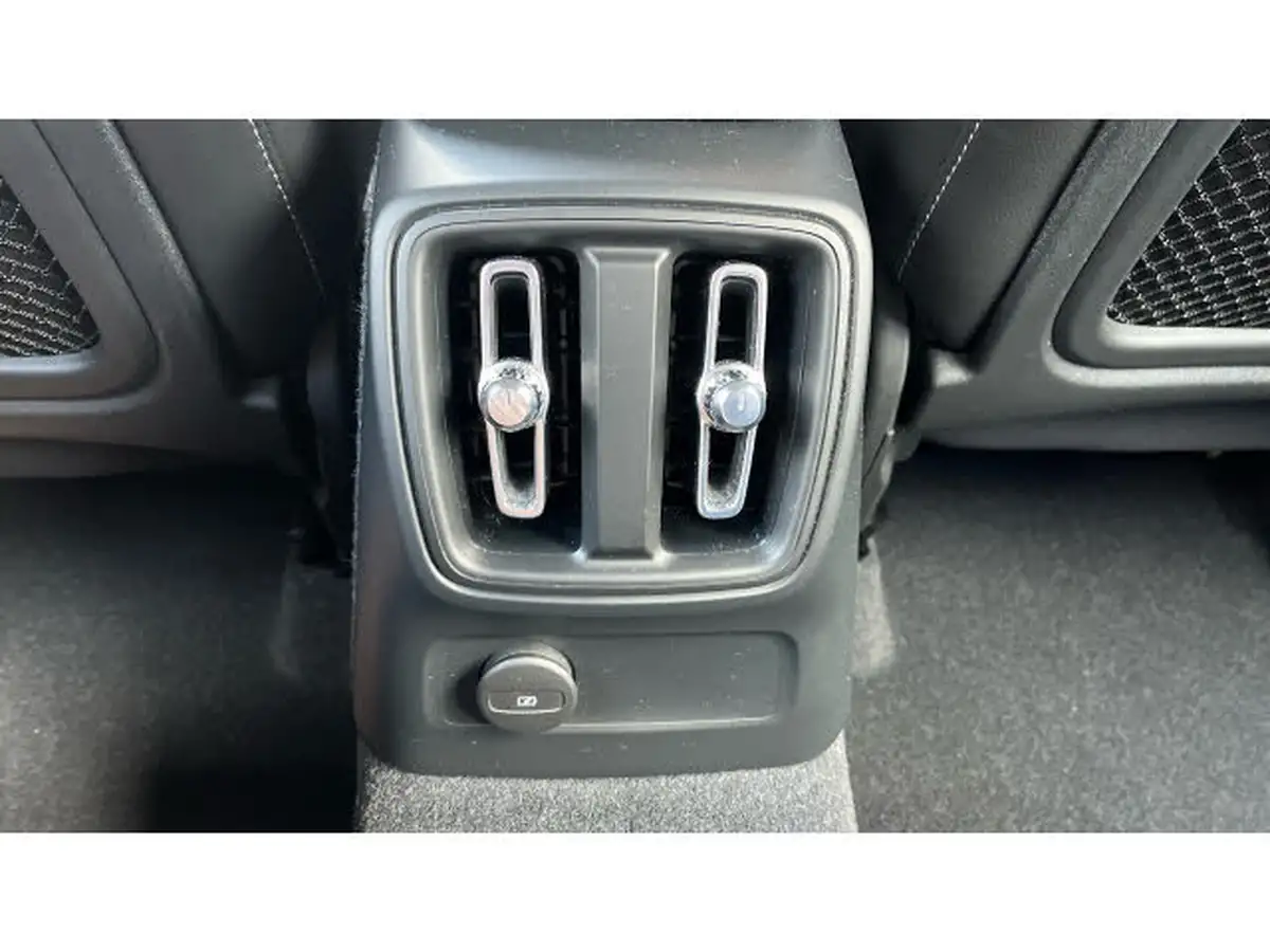 2021-volvo-xc40-15-t5-inscription-262bhp-big-34
