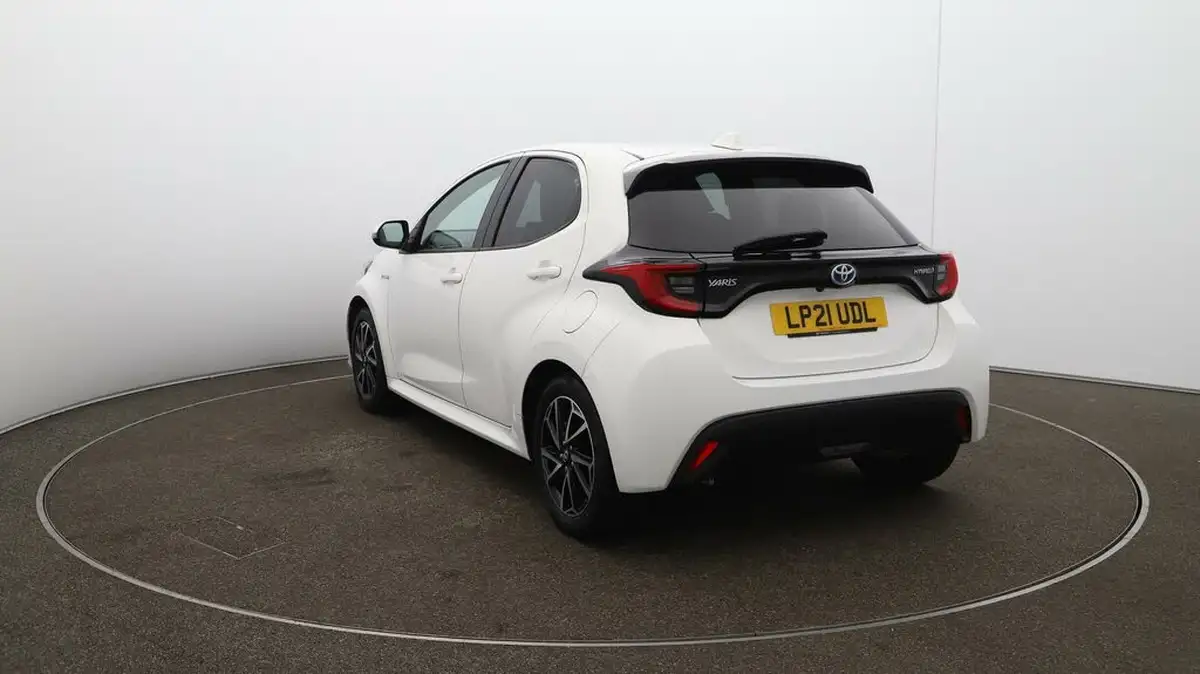 2021-toyota-yaris-15-vvt-i-design-big-55