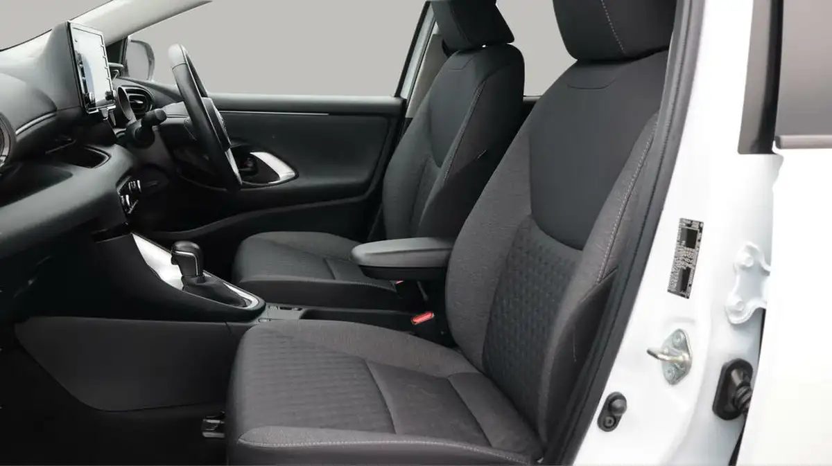 2021-toyota-yaris-15-vvt-i-design-big-14