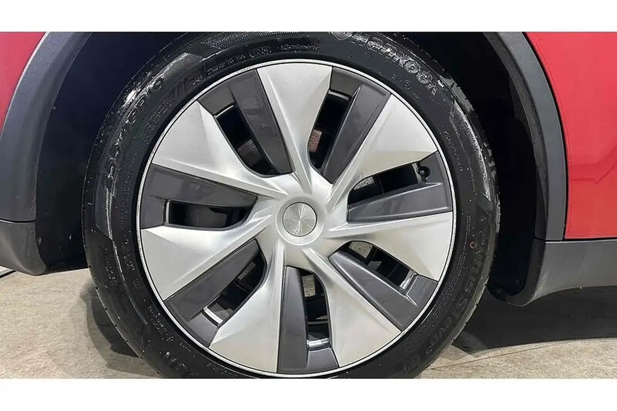 2022-tesla-model-y-e-long-range-big-14