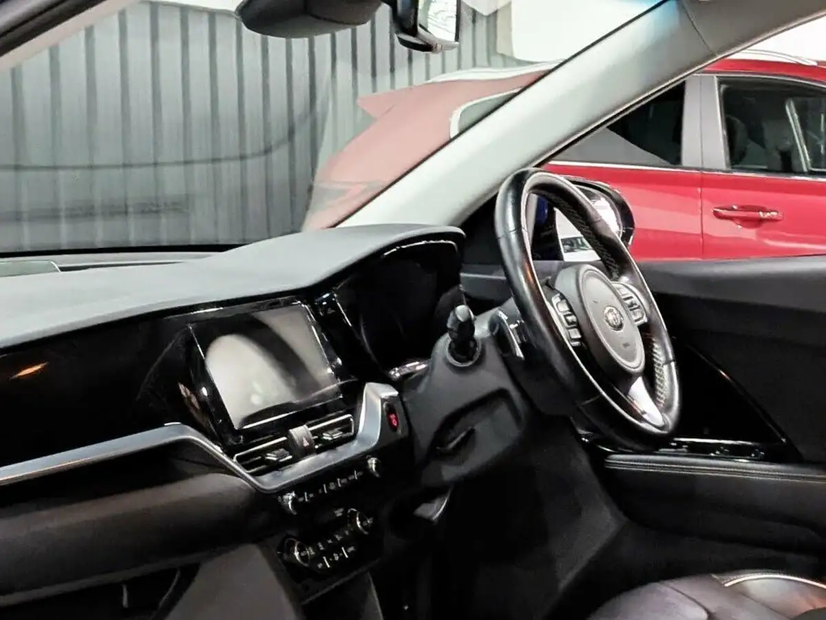 2021-kia-e-niro-ev-3-big-13