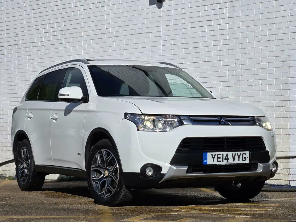 2014-mitsubishi-outlander-22di-d-gx4-big-16