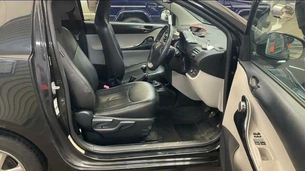 2011-toyota-iq-10-big-3