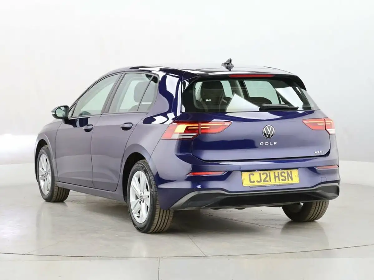 2021-volkswagen-golf-10-etsi-life-hatchback-big-5