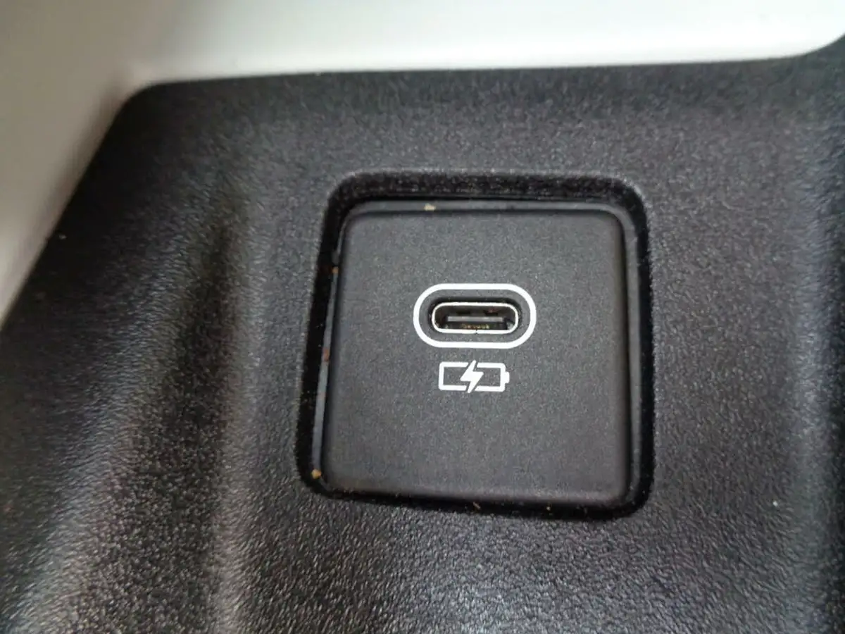 2021-land-rover-110-defender-30-d300-hard-top-hse-110-big-44