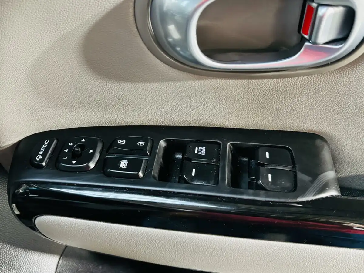 2014-kia-soul-16td-connect-auto-big-10