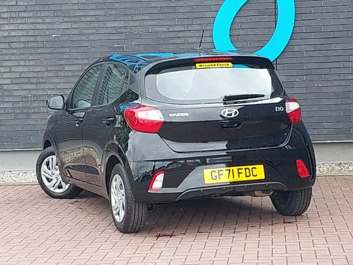 2021-hyundai-i10-10-se-big-1