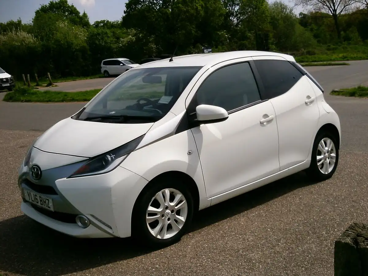 2016-toyota-aygo-10-vvt-i-x-pure-5d-big-2