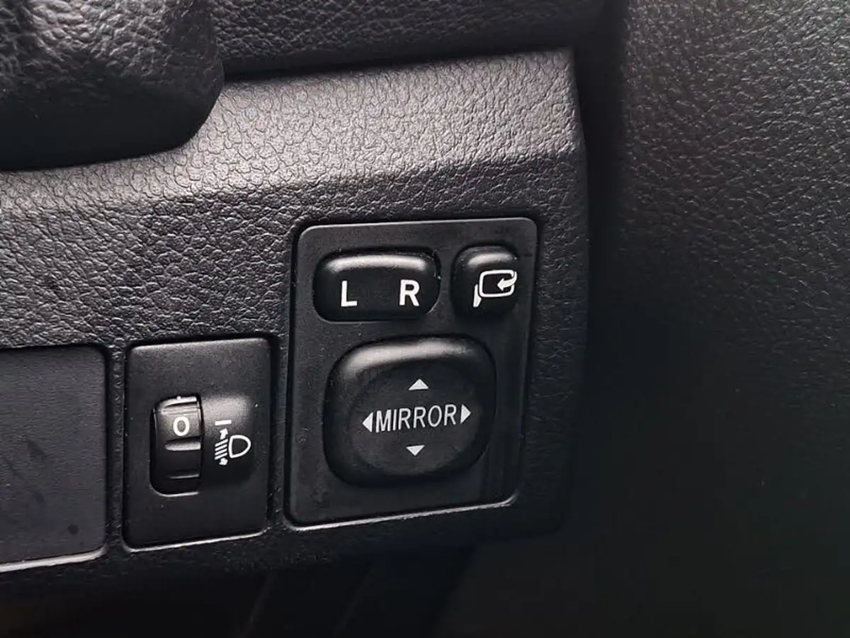 2015-toyota-auris-18-vvt-i-hsd-icon-plus-hatchback-big-13