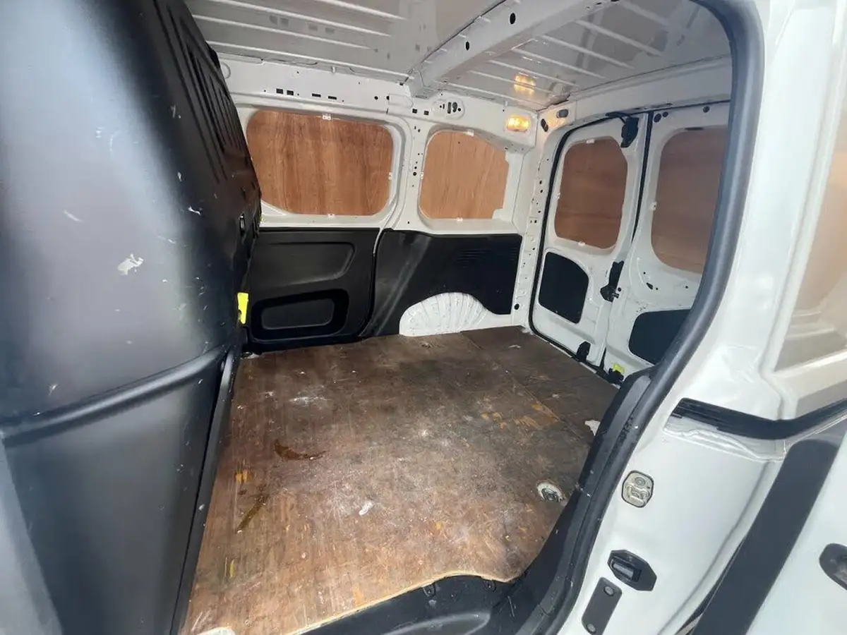 2020-peugeot-partner-15-bluehdi-1000-professional-100ps-eu6dt-panel-big-36