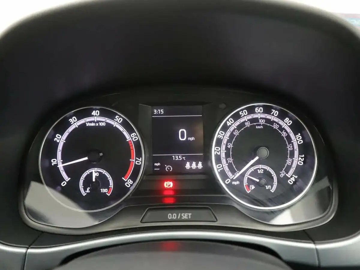 2019-skoda-fabia-10-mpi-colour-edition-75ps-ss-big-10