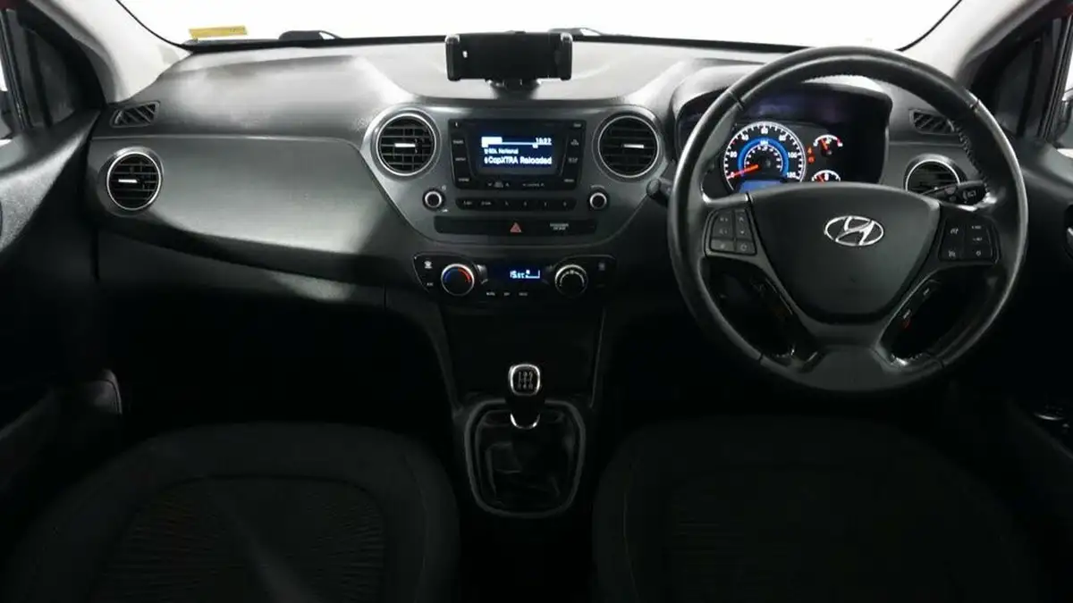 2017-hyundai-i10-12-premium-big-12