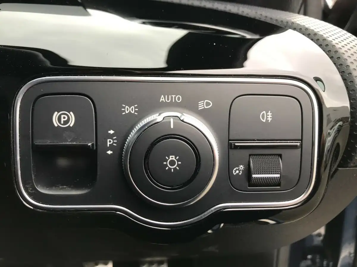 2021-mercedes-benz-a-class-13-a200-amg-line-hatchback-5d-7g-dct-big-27