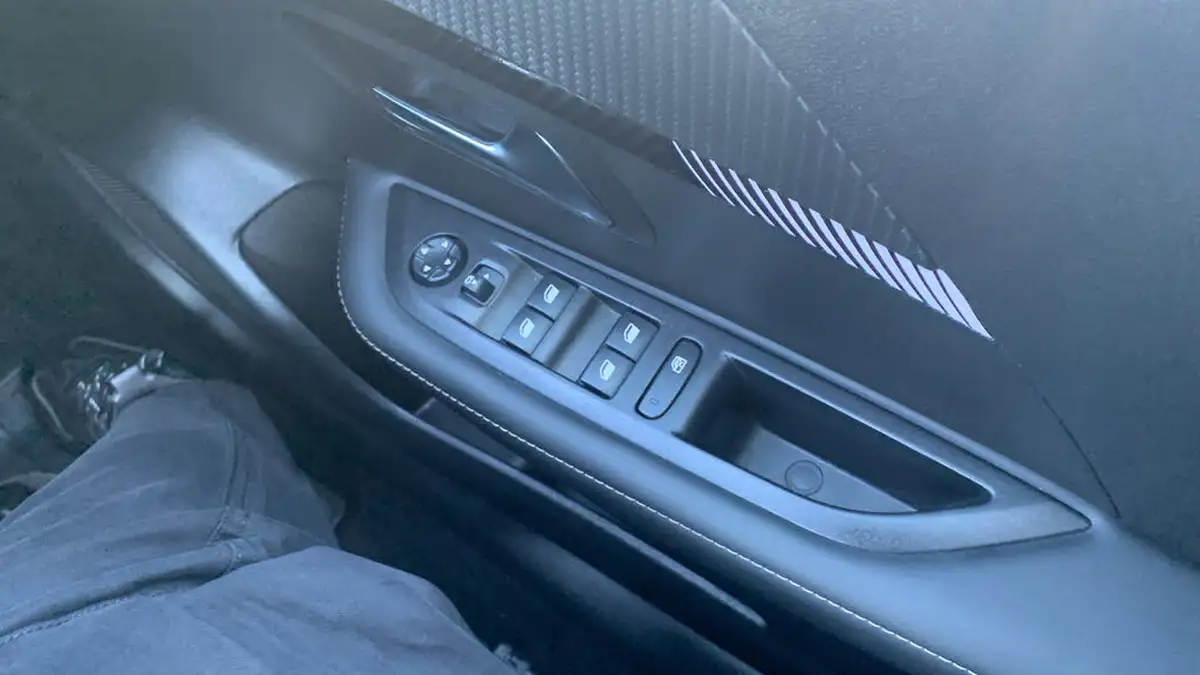 2024-peugeot-208-12-puretech-allure-big-21