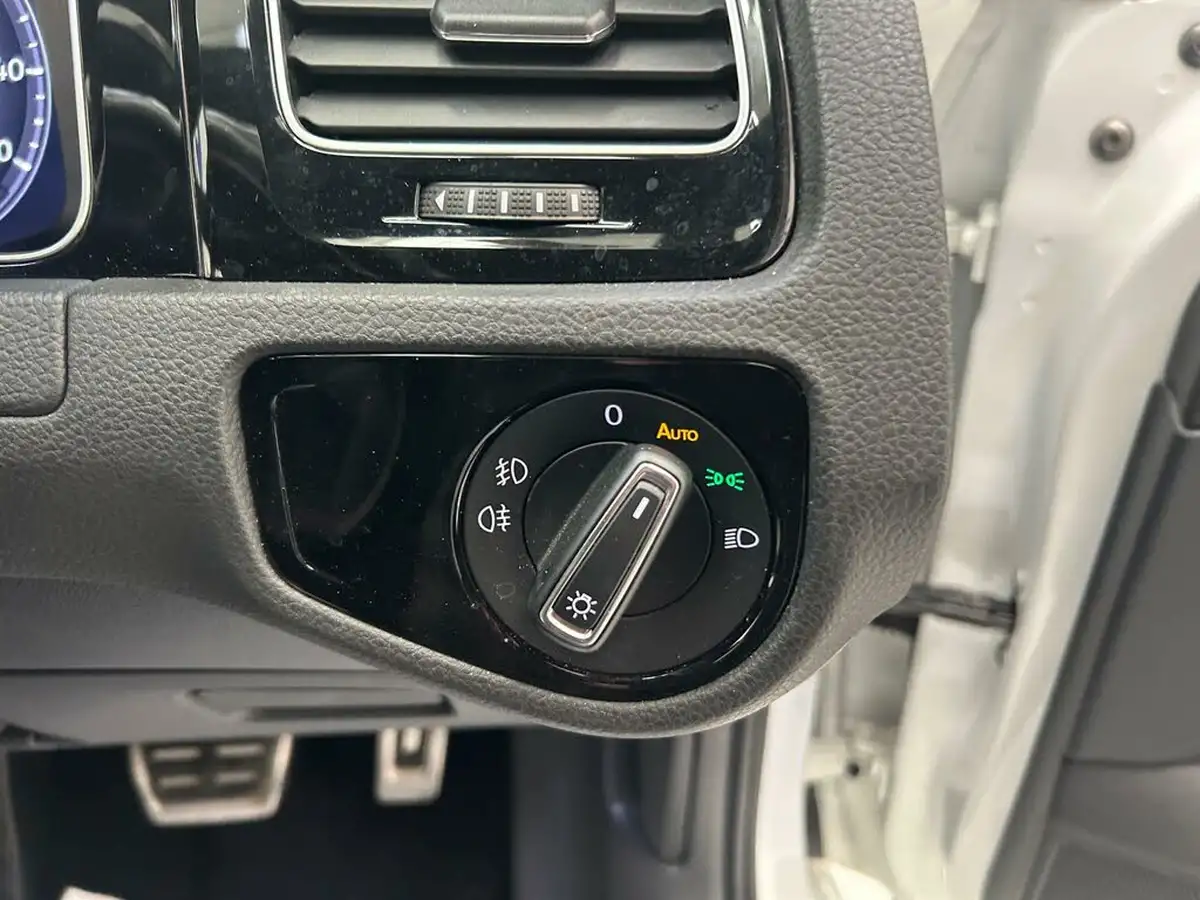 2019-volkswagen-golf-20-tsi-gti-performance-5d-dsg-big-14
