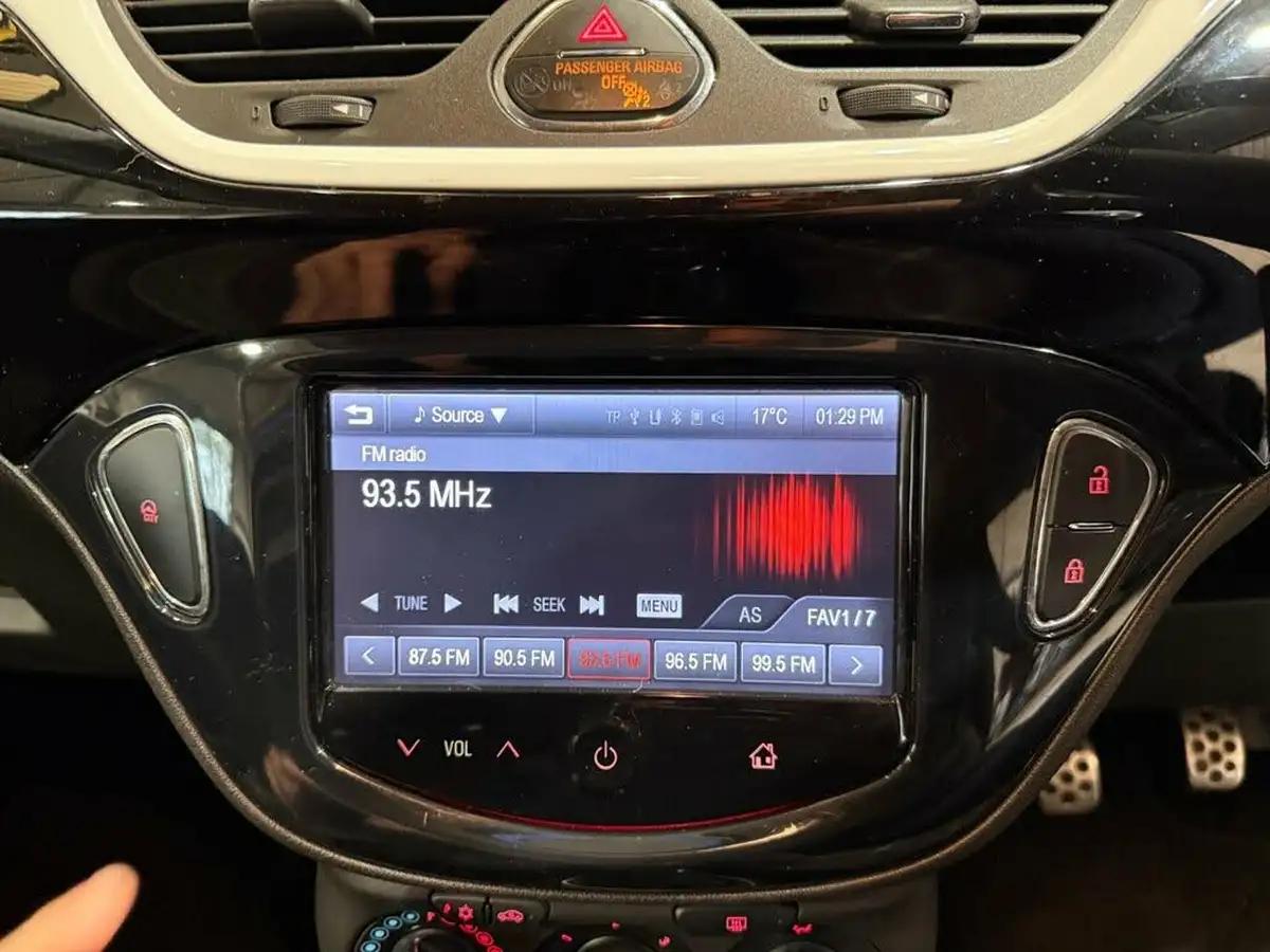 2015-vauxhall-corsa-12-limited-edition-3d-big-23