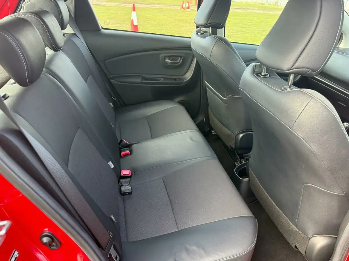 2015-toyota-yaris-15-vvt-i-excel-hybrid-15in-big-22