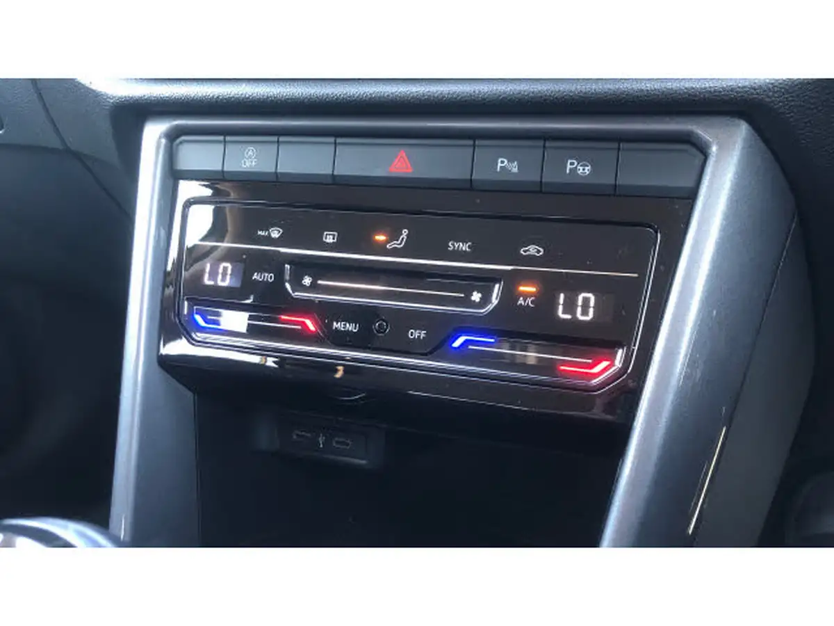 2022-volkswagen-t-roc-10-tsi-style-hatchback-5d-big-33