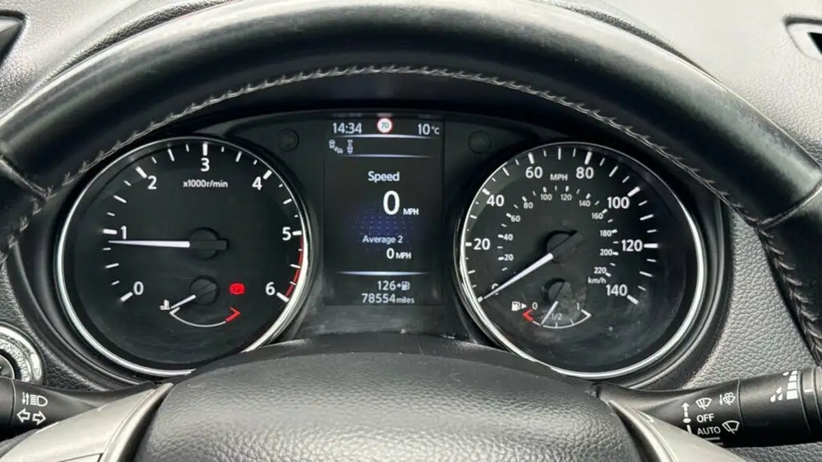 2015-nissan-qashqai-15dci-tekna-big-27