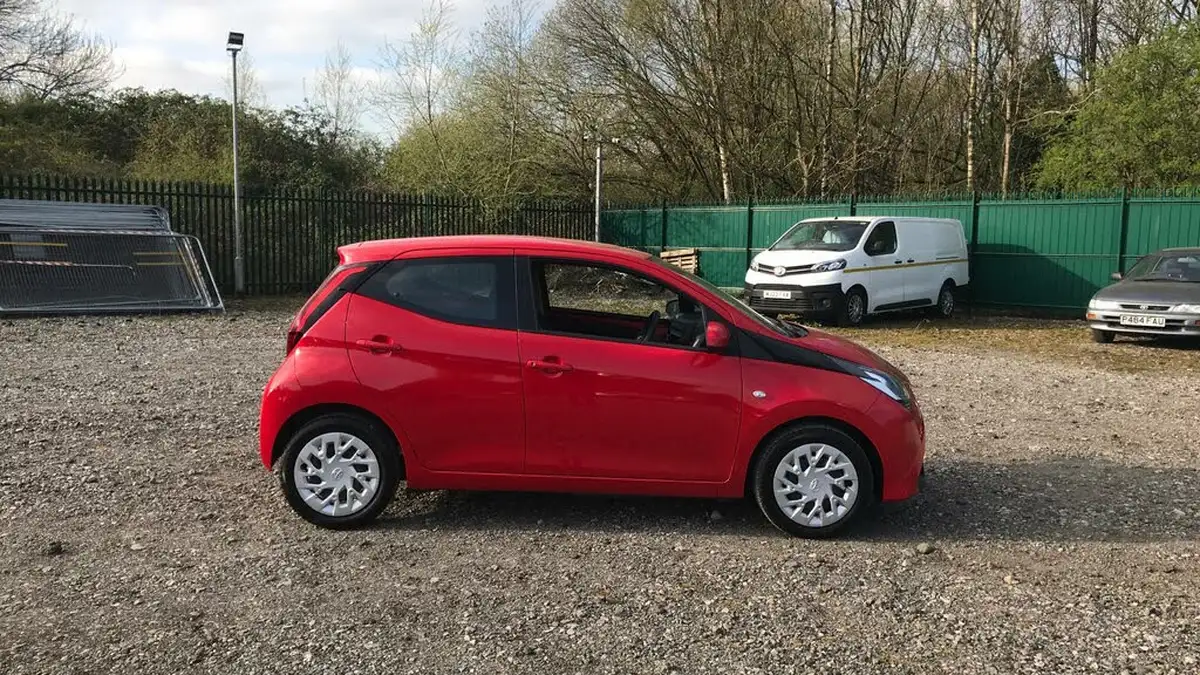 2021-toyota-aygo-10-vvt-i-x-play-tss-big-15