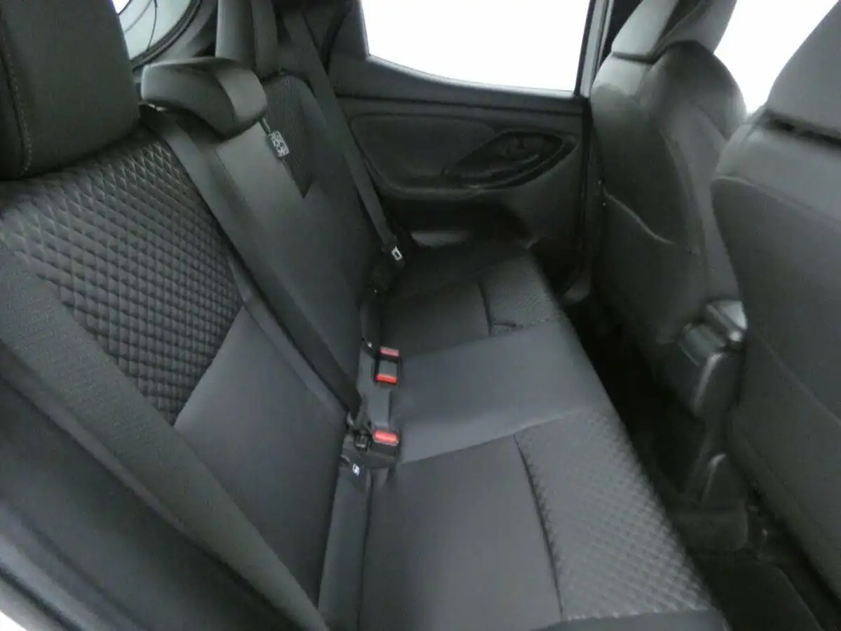 2021-toyota-yaris-15-vvt-i-dynamic-big-14