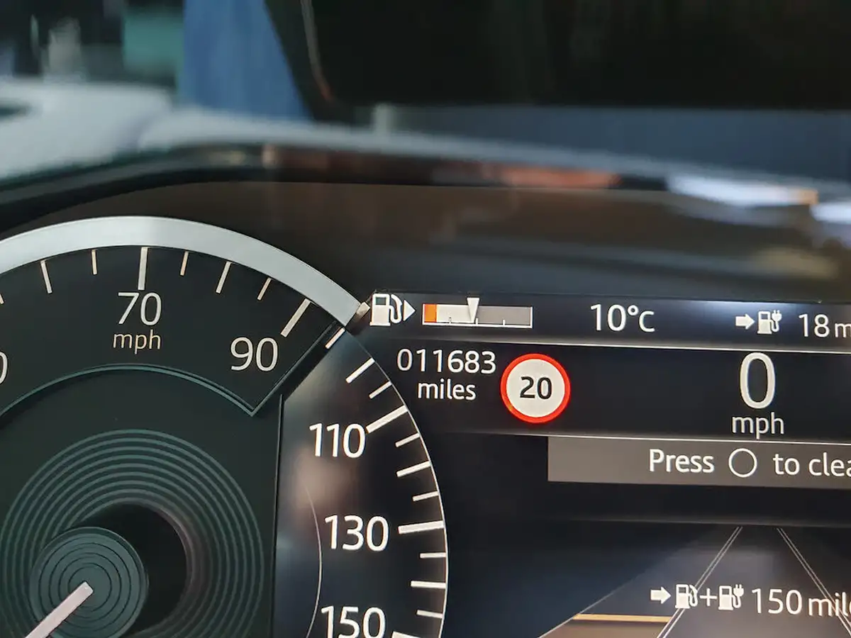 2021-land-rover-range-rover-evoque-15-p300e-r-dynamic-s-big-33