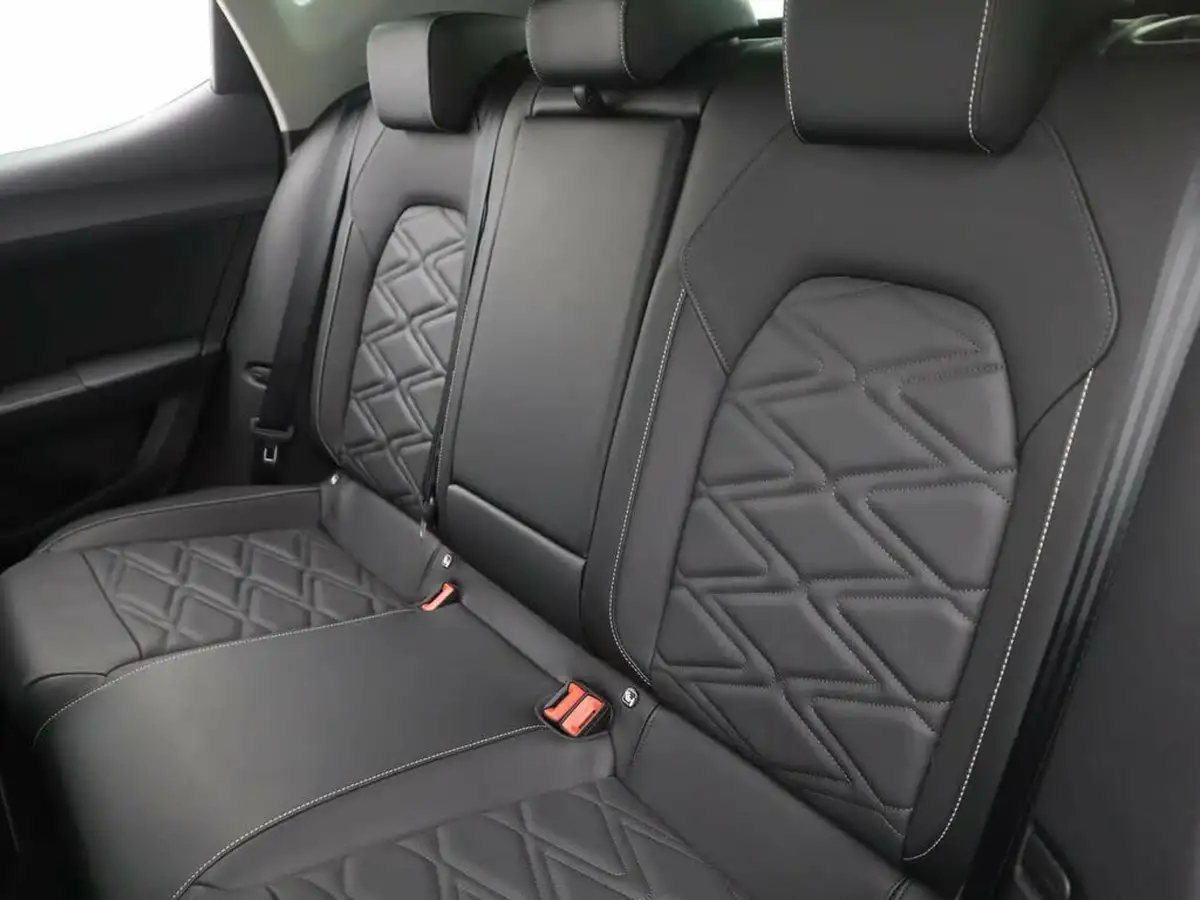 2021-seat-leon-14-e-hybrid-xcellence-lux-hatchback-big-9