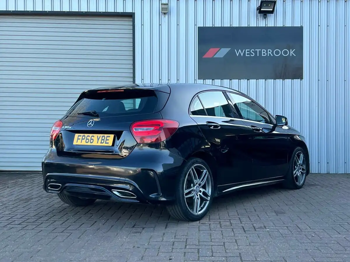 2016-mercedes-benz-a-class-15d-a180d-amg-line-ss-big-5