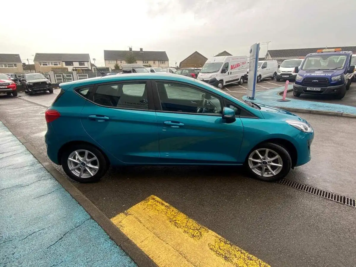 2019-ford-fiesta-10t-zetec-5d-big-4