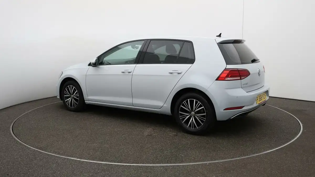 2018-volkswagen-golf-10-tsi-se-115ps-hatchback-5d-big-28