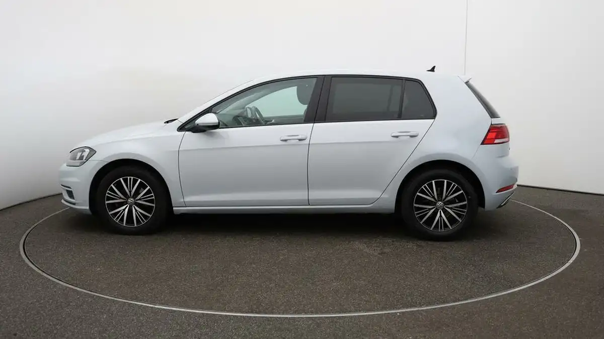 2018-volkswagen-golf-10-tsi-se-115ps-hatchback-5d-big-56