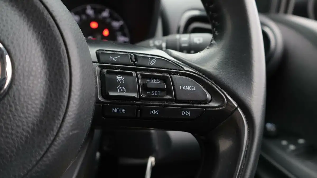 2024-toyota-yaris-15-vvt-i-icon-big-26
