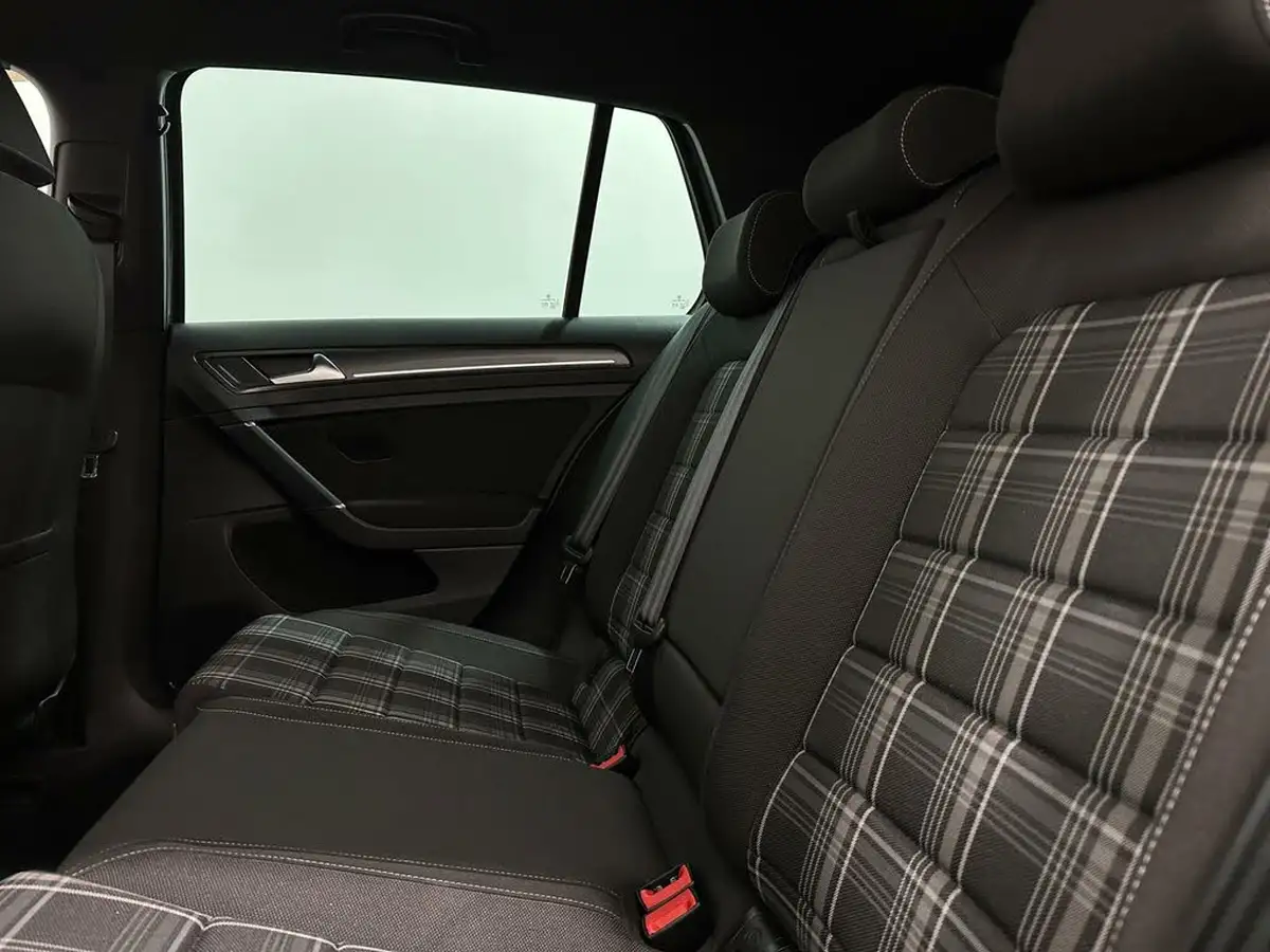 2018-volkswagen-golf-20tdi-gtd-hatchback-5d-big-37
