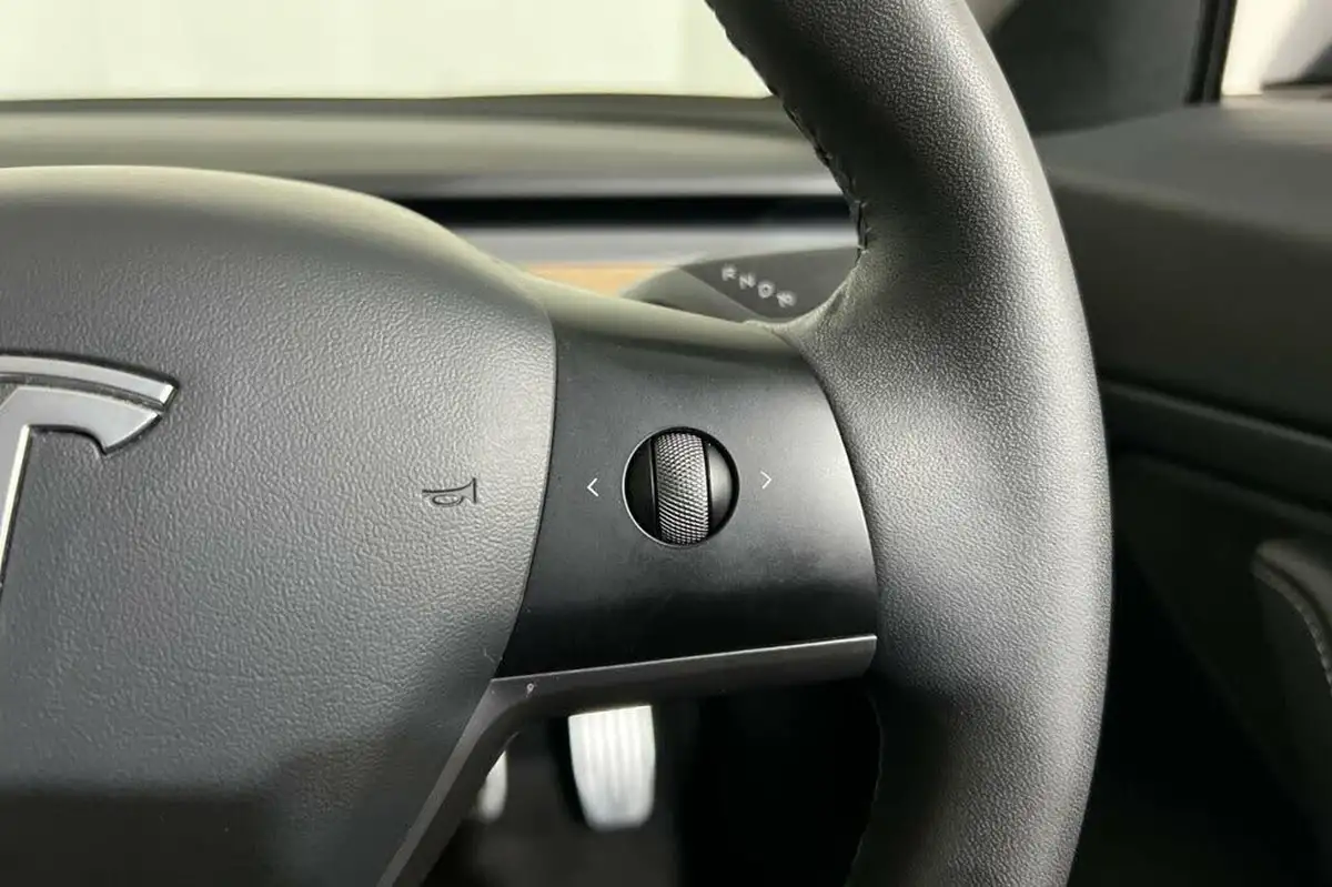 2020-tesla-model-3-e-long-range-big-22