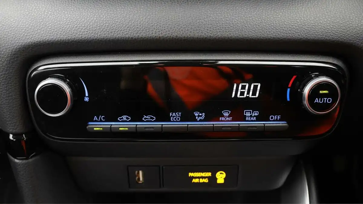 2021-toyota-yaris-15-vvt-i-icon-114bhp-hybrid-1490cc-e-cvt-big-11