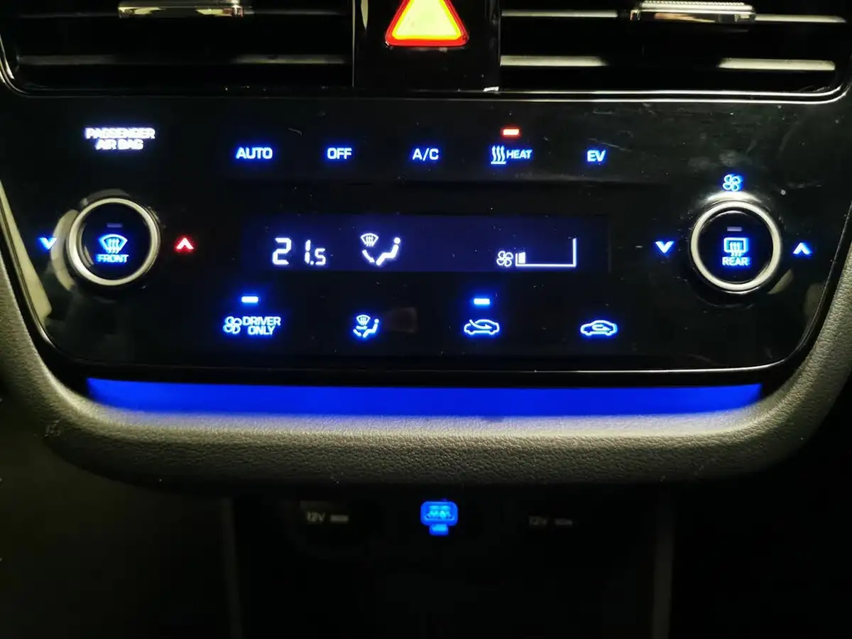 2021-hyundai-ioniq-e-premium-electric-100kw-big-16