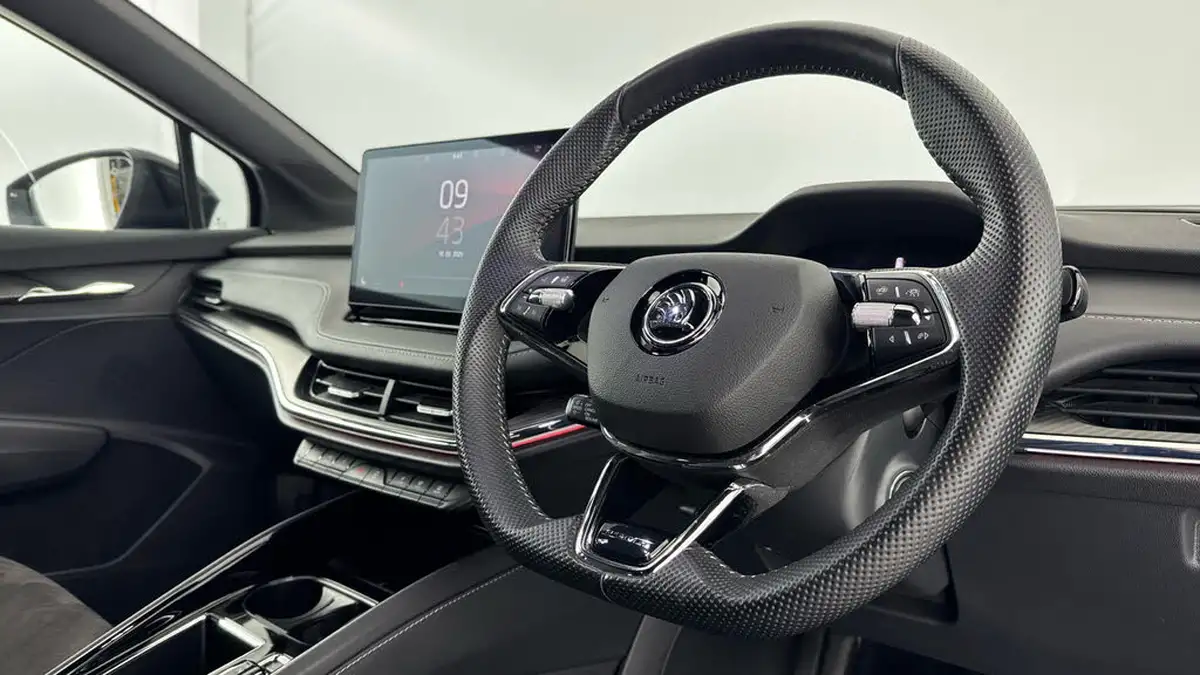 2023-skoda-enyaq-e-80-sportline-big-8