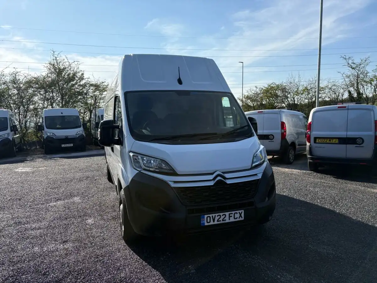 2022-citroen-relay-22bluehdi-35-l3h3-enterprise-big-2