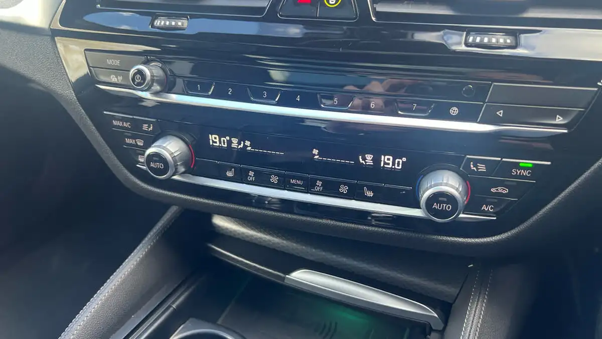 2022-bmw-5-series-20-530e-m-sport-touring-5d-big-25