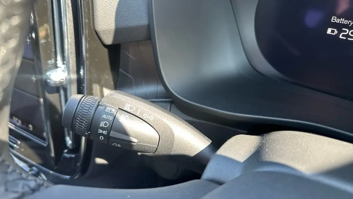 2025-volvo-ex40-e-ultra-big-35