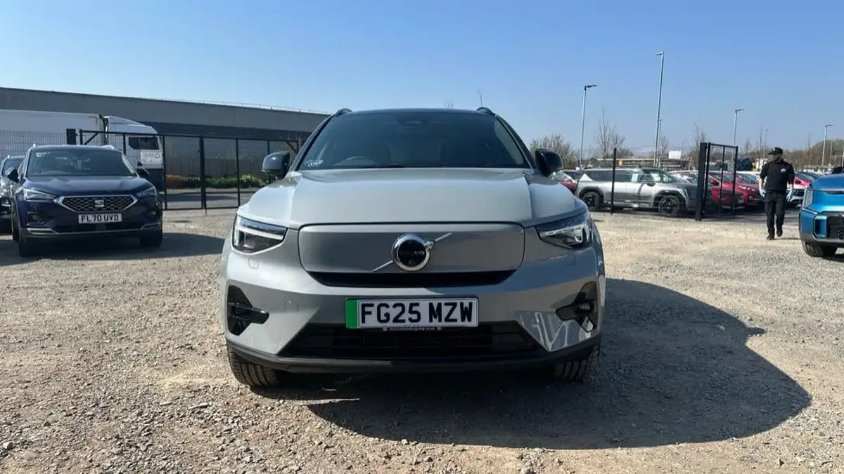 2025-volvo-ex40-e-ultra-big-11
