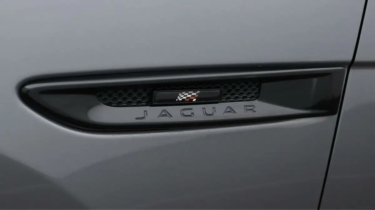 2020-jaguar-f-pace-20-i4d-chequered-flag-180ps-big-20