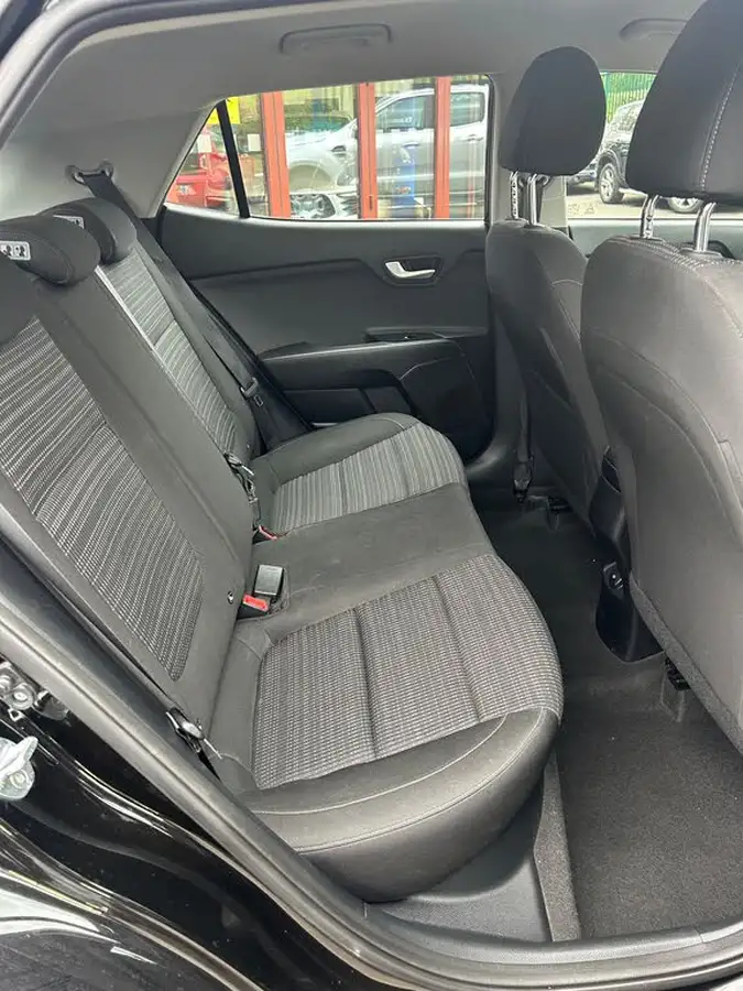 2018-kia-stonic-14-2-big-8